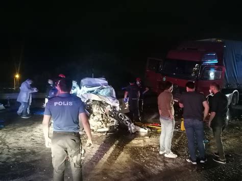 İstanbul'da Trafik Kazası: 5 Kişi Hayatını Kaybetti